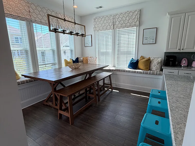 1542 Banning St — Photo 15