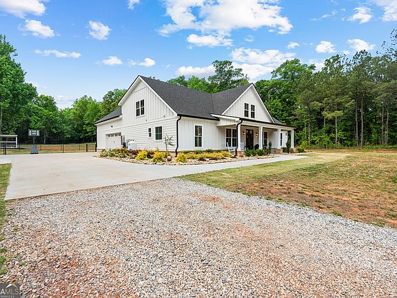 3rd image of 425 Dean Rd