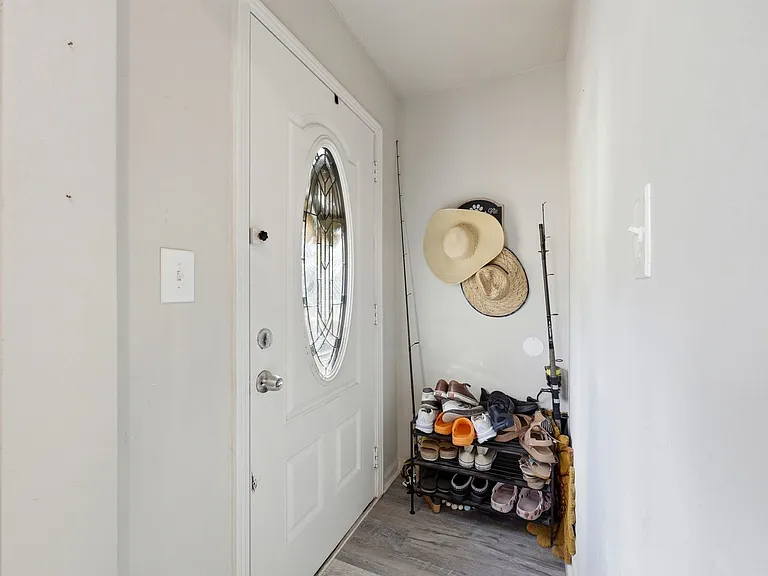 5327 Lexington Ave — Photo 3