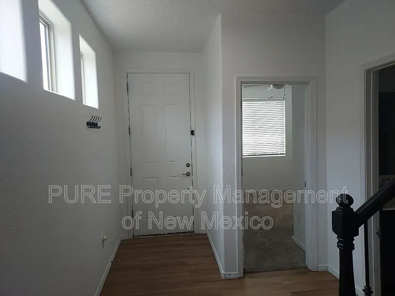 5 bed, 3.0 bath, 2994 sqft, $2,950 — Photo 2