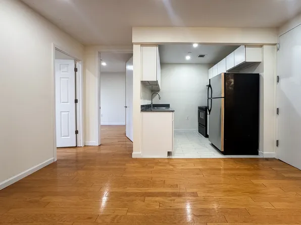 924 Metropolitan Avenue image 5 of 36