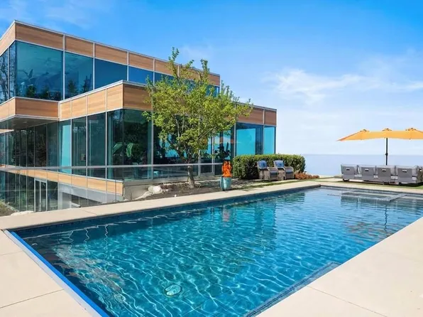 50005 High Point Ln, Grand Beach, MI 49117