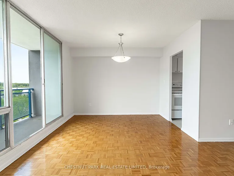 150 Lakeshore Rd W #1412 — Photo 7