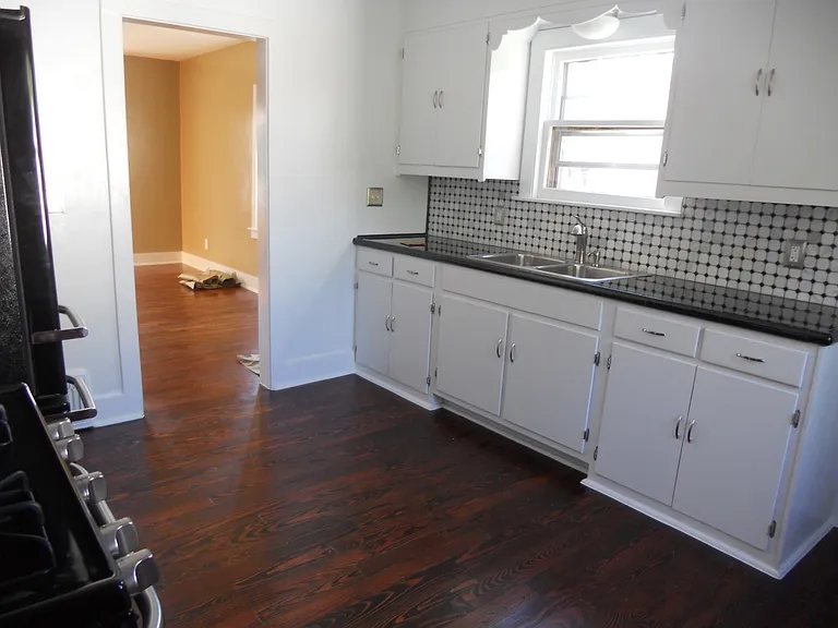 441 Spring Ave NE — Photo 2