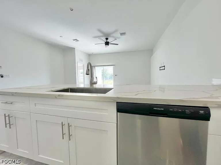 4622 SW 7th Pl — Photo 24