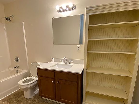 5th image of 601 W Main Ave