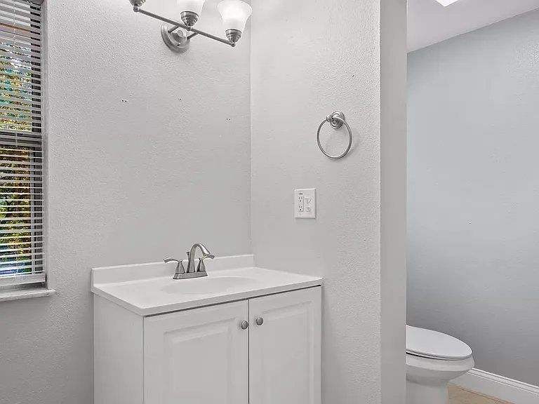 25027 Holden Dr — Photo 17