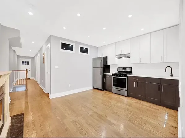 390 Bainbridge Street image 3 of 11