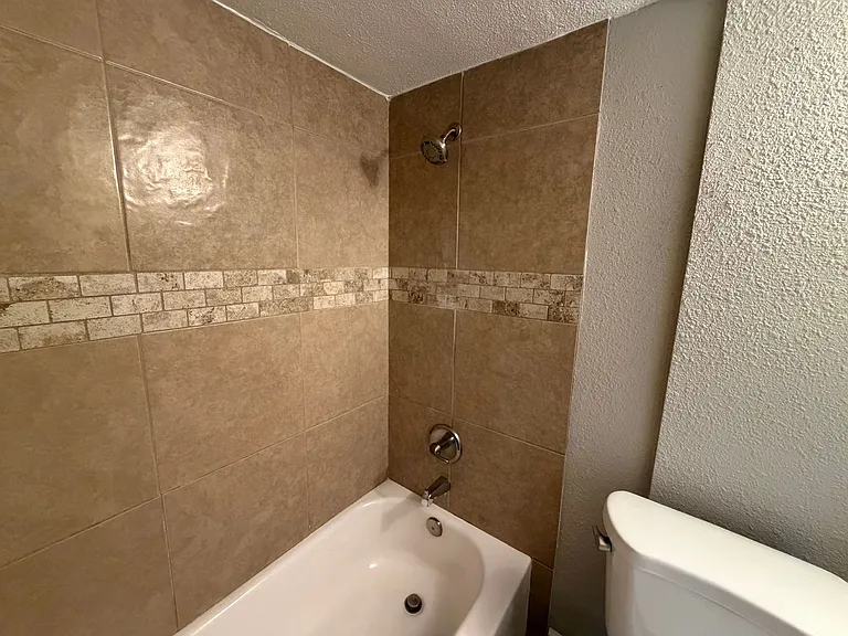 Twin Palms Apartments — Photo 13