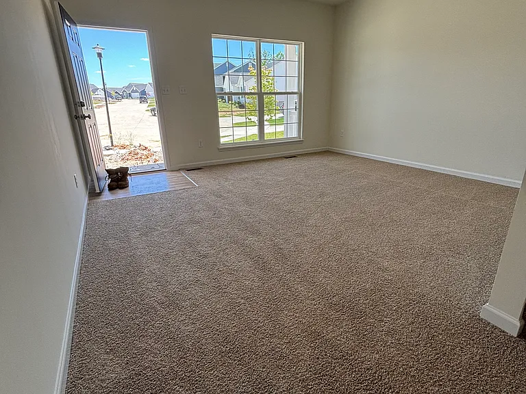 463 Sweetgrass Dr — Photo 4