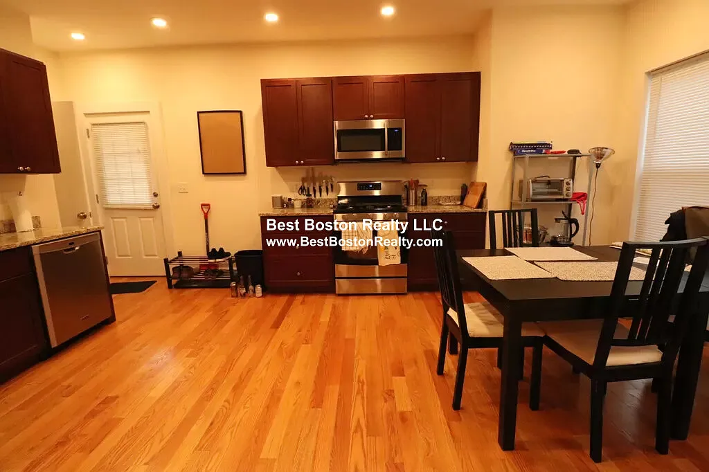3 bed, 2.0 bath, 1500 sqft, $4,200 — Photo 4