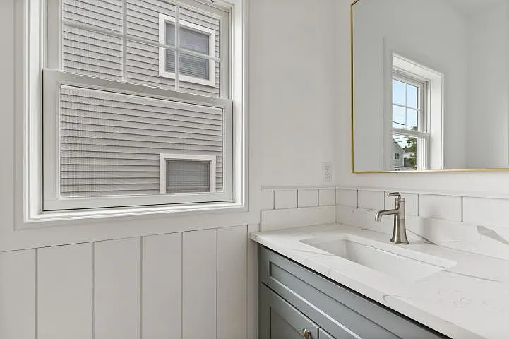 109 Park Ave E — Photo 13