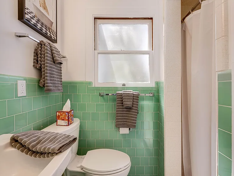 742 Austin Ave — Photo 10
