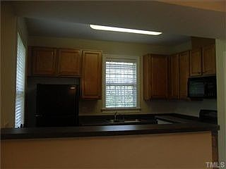 4th image of 634 Ives Ct