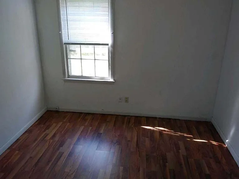 2302 Southwood Dr — Photo 12