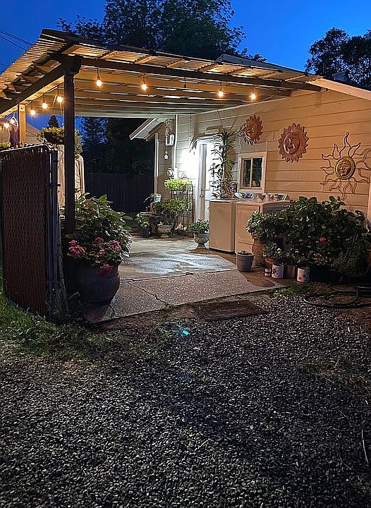 Back 1 Bedroom 1 Bath Home 