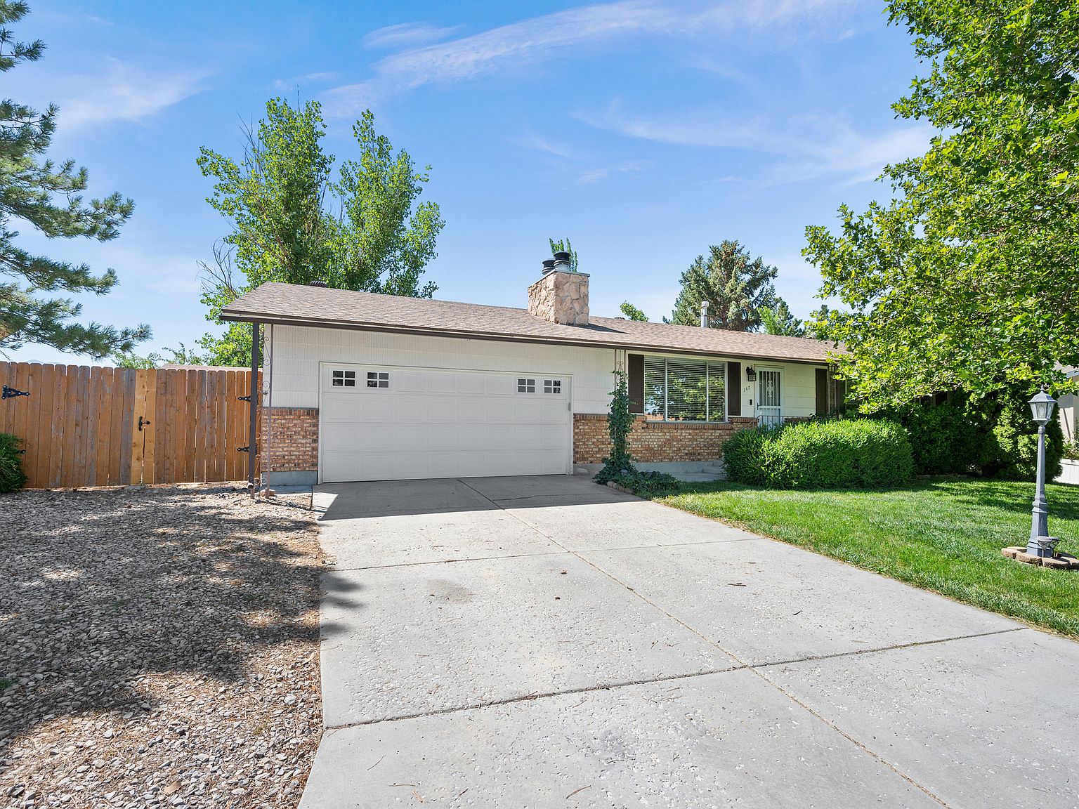 147 E Country Club Dr N