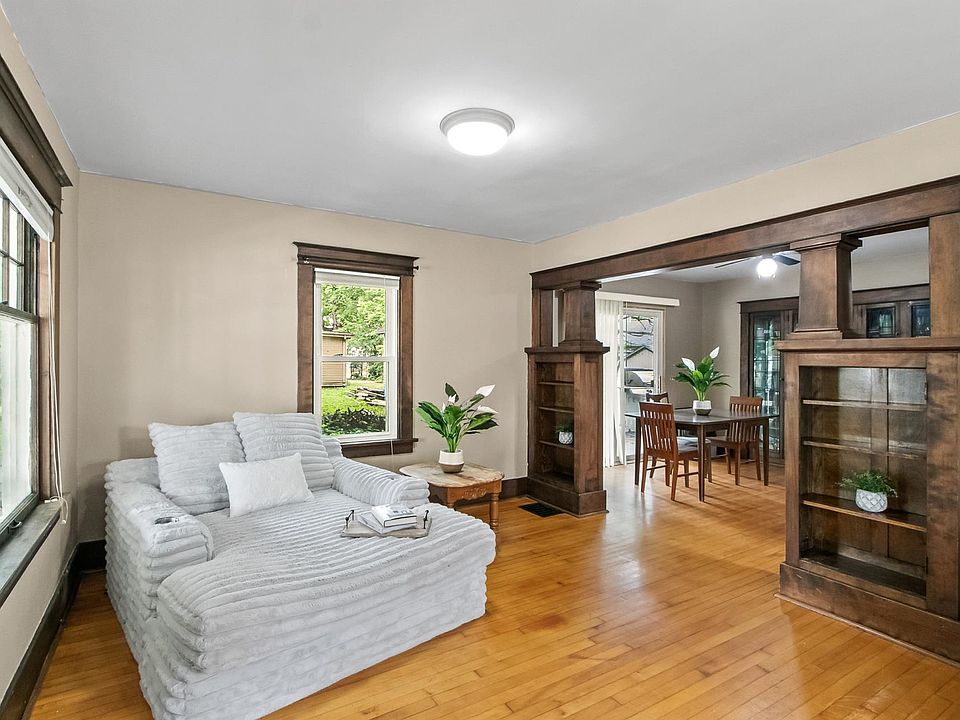 1st image of 208 Rock St