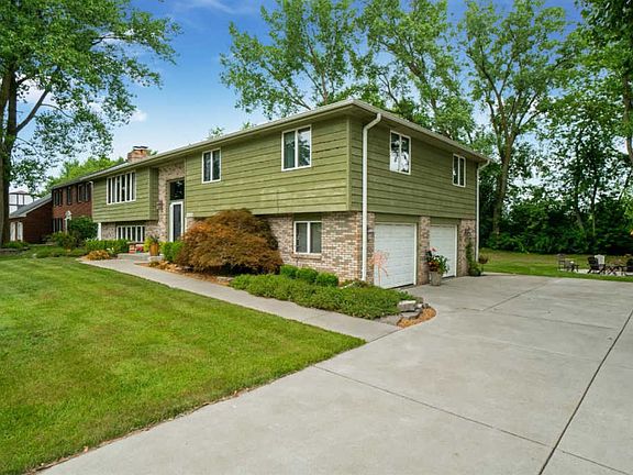 3rd image of 2557 Hickory Dr