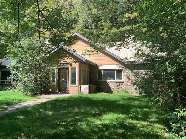 9513 County Road 93 Rd NE, Midland, ON L4R 4L9