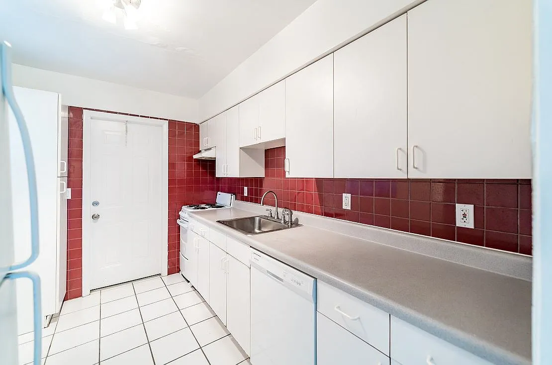 Tropical View Apartments — Photo 1