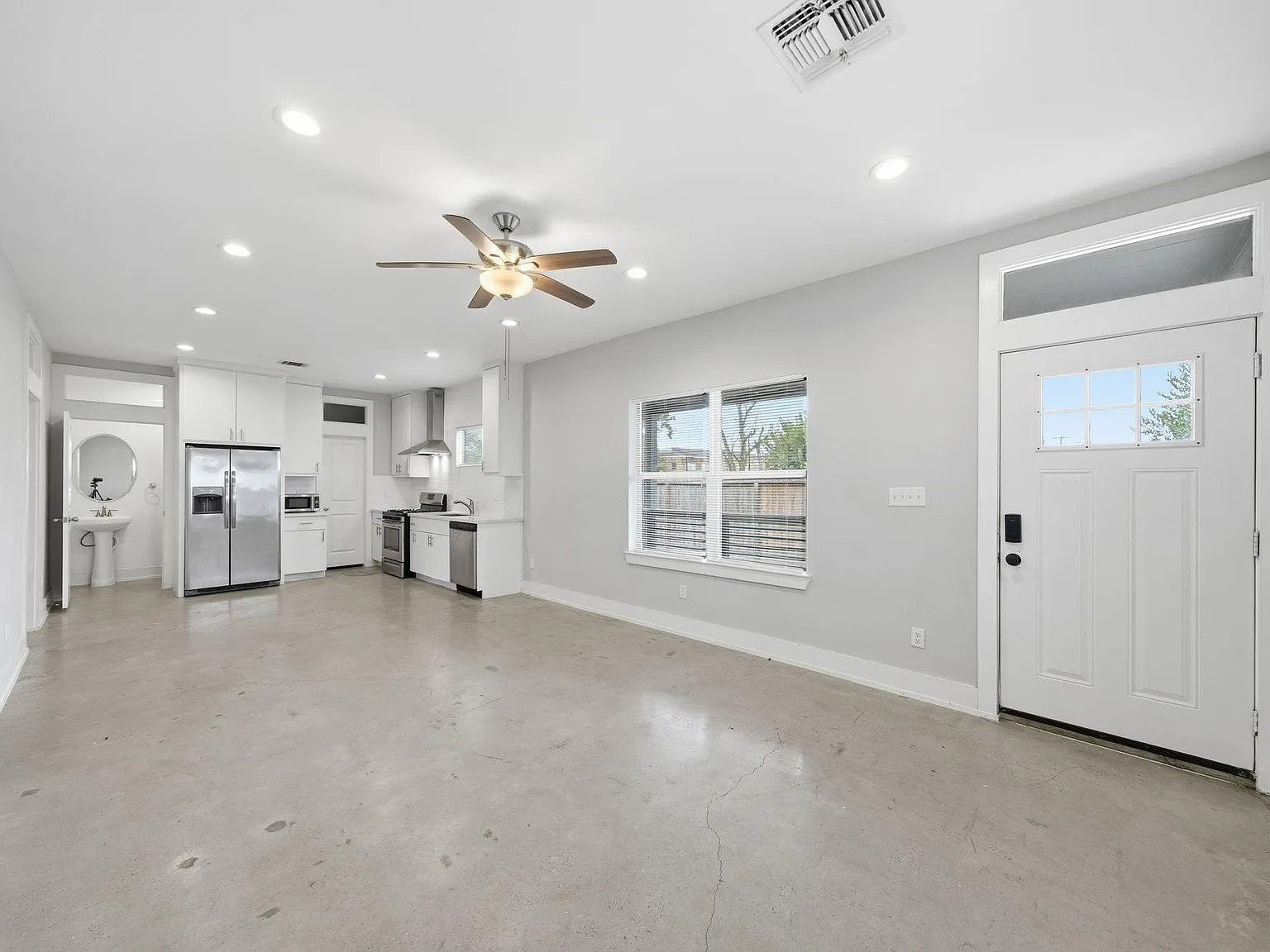2 bed, 1.5 bath, 1794 sqft, $1,800 — Photo 4