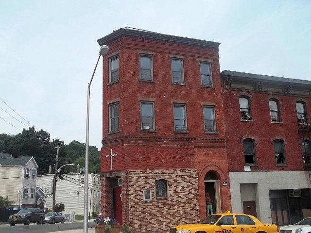2nd image of 213 Ashburton Ave APT 2A