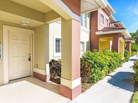 9420 Ivy Brook Run, Fort Myers, FL