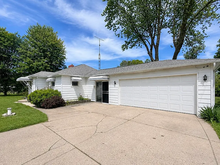 2020 W Hurd Rd — Photo 2