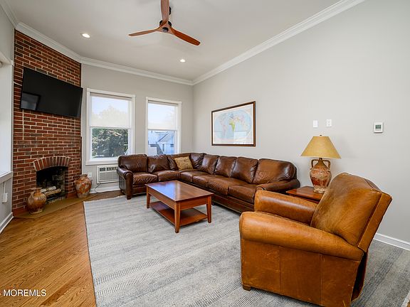 4th image of 523 Trinity Place #2DS