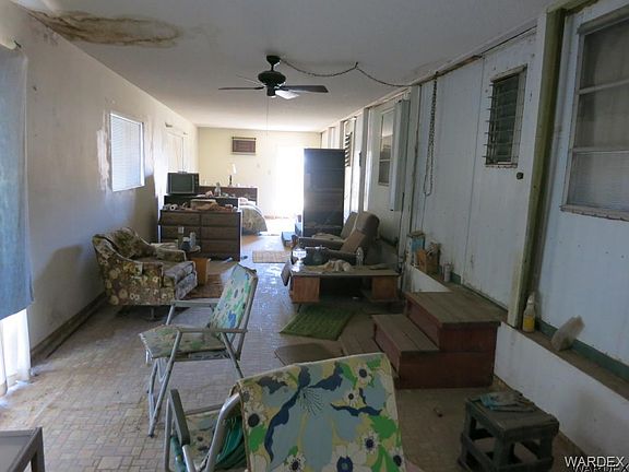 3rd image of 640 E Well St