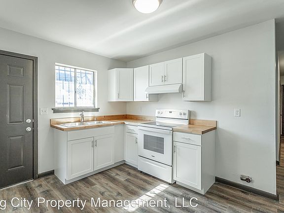 2nd image of 873 N Chamberlain Ave