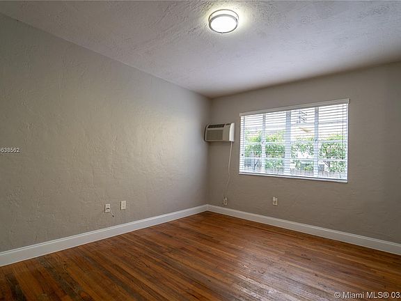 3rd image of 7510 Byron Ave APT 2L