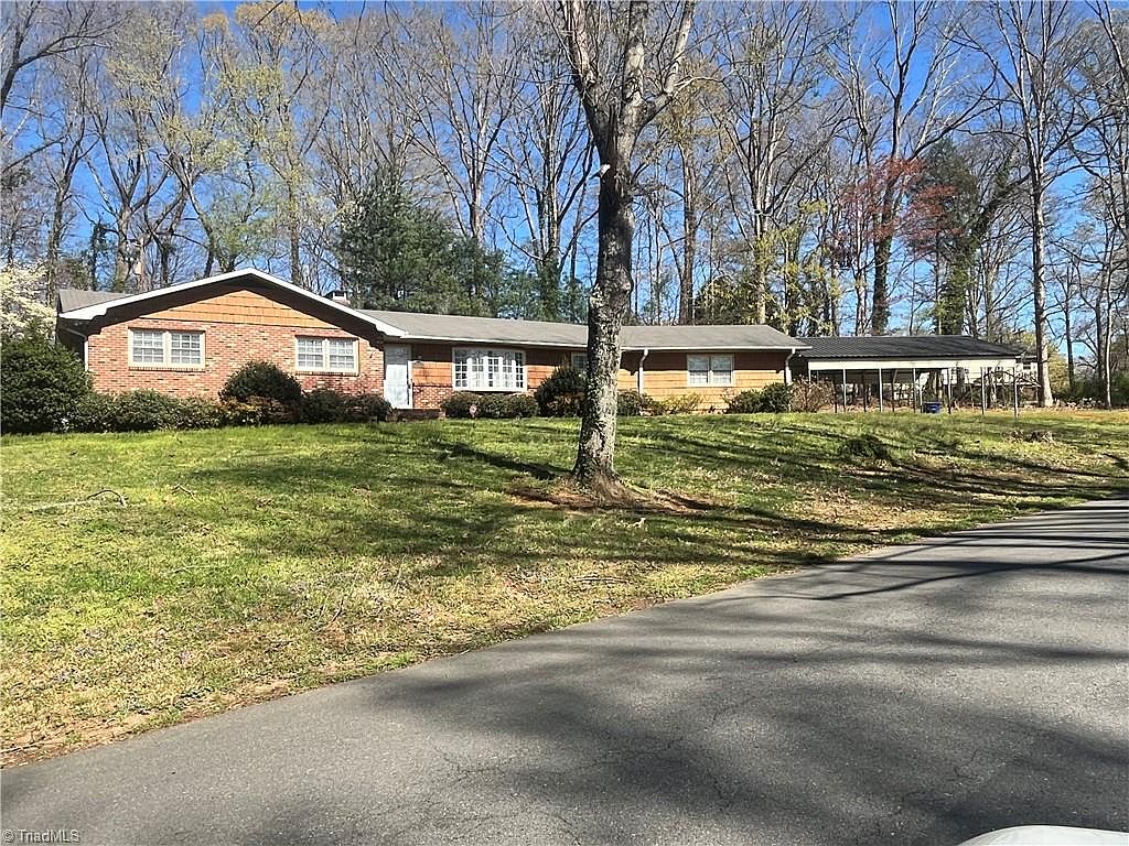 1153 Twin Oak Dr