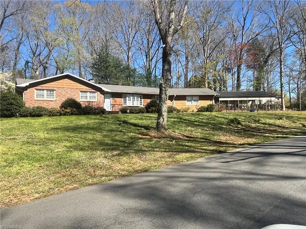 1153 Twin Oak Dr, Winston Salem, NC 27105