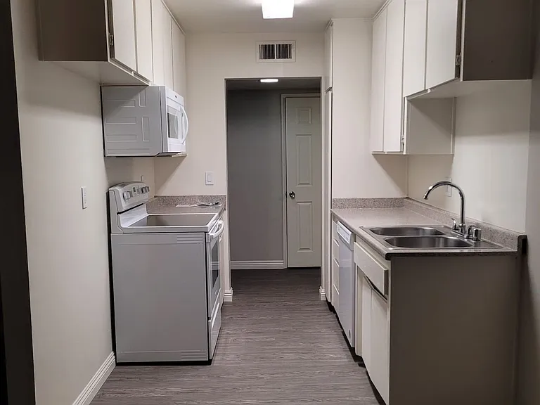 073 - Canyon Crest Hills Apartments — Photo 2