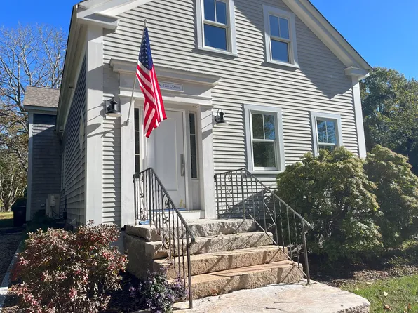 569 Elm St, Dartmouth, MA 02748