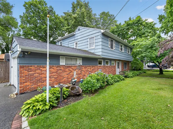 190 Oakwood Road, Huntington Station, NY 11746