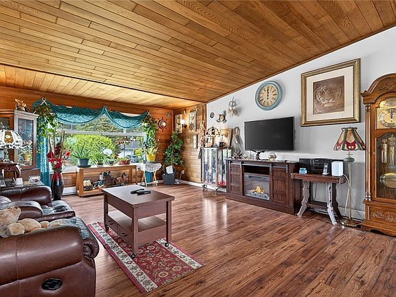 4th image of 1215 Gilley Cres