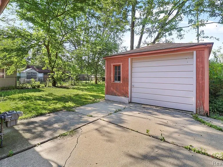 25016 Lehigh St — Photo 11