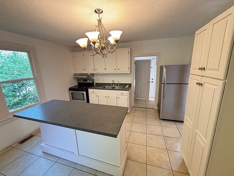 693 Maywood St — Photo 10