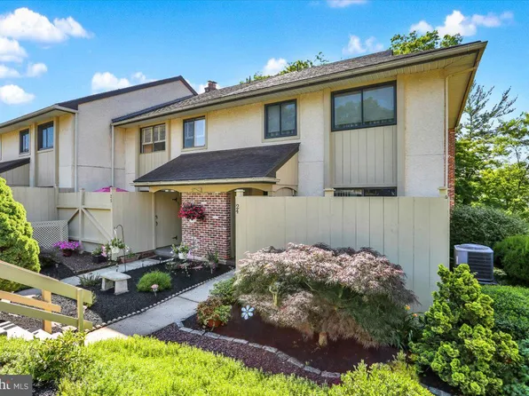 24 Pine Woods Ct, Shillington, PA 19607