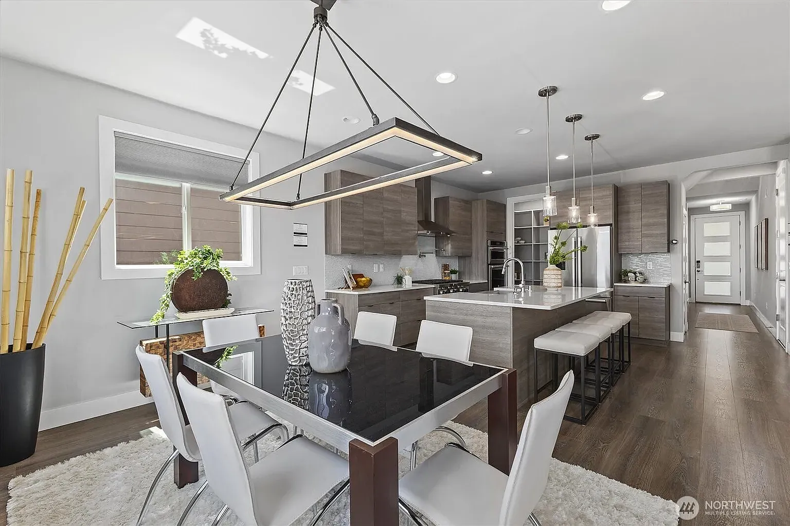 5 bed, 2750 sqft, $5,109 — Photo 3