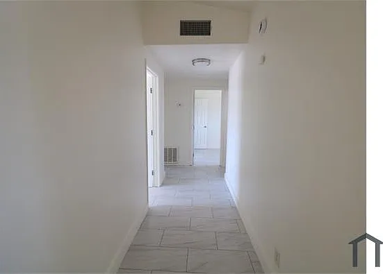 2104 S Campbell Ave — Photo 12