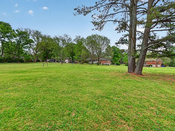 3rd image of 801 Davis Dr