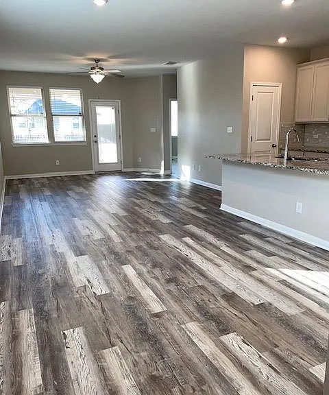 220 McFarland St — Photo 2