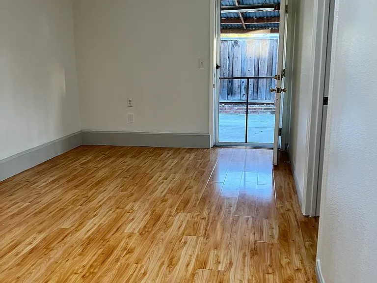 996 Fairwood Ave #2 — Photo 6