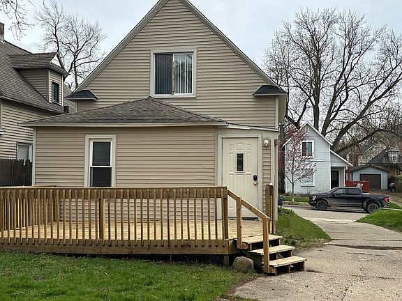 3rd image of 441 Fernando St NE