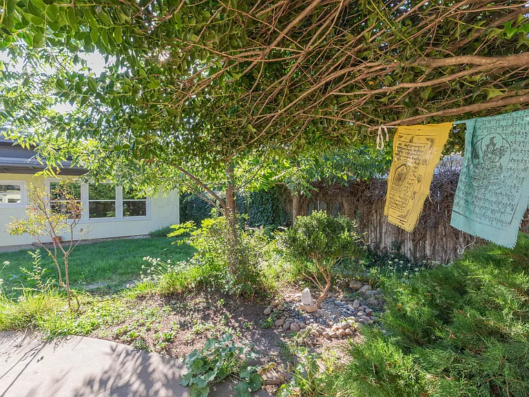 2601 S Ong St — Photo 28