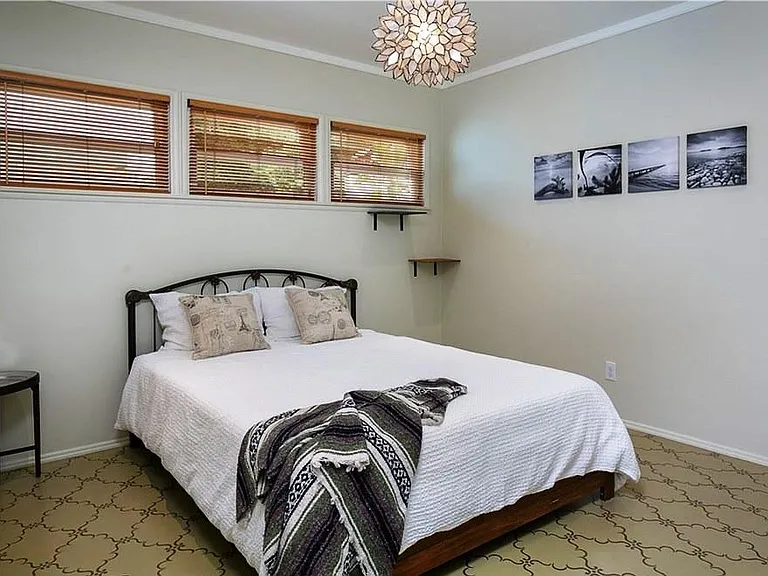 909 N Santa Anita Ave — Photo 17